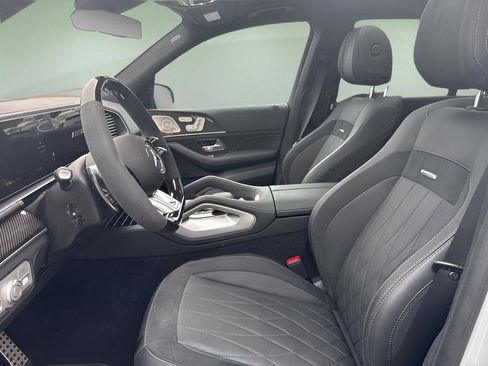 Used 2025 Mercedes-Benz GLS 63 AMG 4MATIC image 9