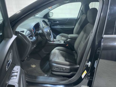 Used 2020 Chevrolet Equinox LT image 2