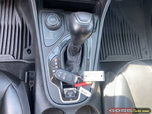 Used 2022 Jeep Cherokee Limited w/ Mopar Interior Package AWD/4WD image 17