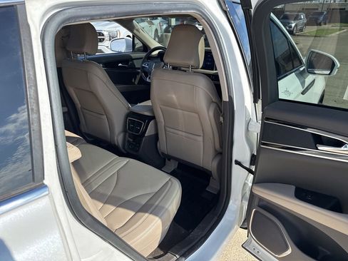 Used 2022 Lincoln Nautilus FWD w/ Premium Package image 13