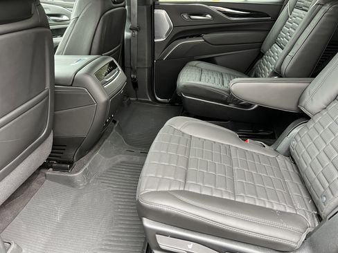 Used 2024 Cadillac Escalade V w/ LPO, ONYX Package image 16