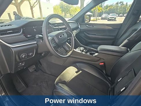 Used 2024 Jeep Grand Cherokee Altitude image 19