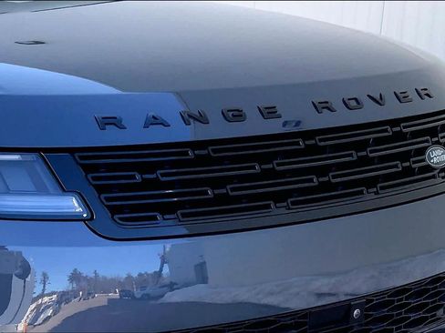 Used 2025 Land Rover Range Rover Sport SE image 28