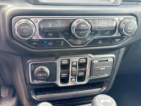 Used 2022 Jeep Wrangler Unlimited Sahara image 17