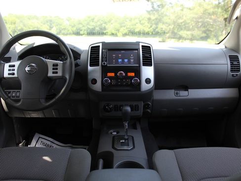 Used 2020 Nissan Frontier SV AWD/4WD image 10