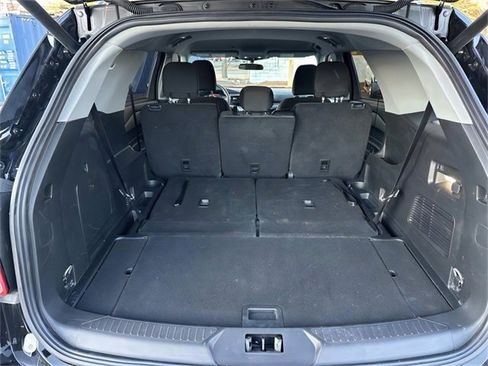 Used 2024 Ford Explorer XLT image 7