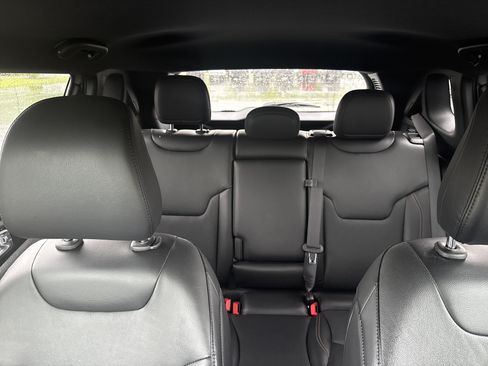 Used 2023 Jeep Compass Latitude AWD/4WD image 19