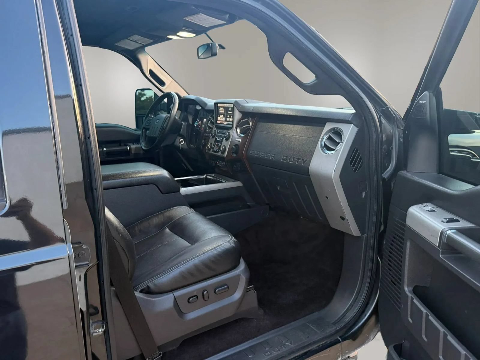 Used 2015 Ford F250 Lariat w/ Lariat Ultimate Package AWD/4WD image 20