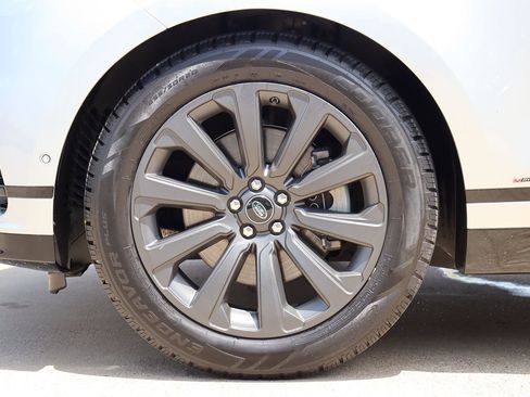 Used 2018 Land Rover Range Rover Velar R-Dynamic SE image 57