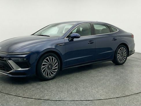 Used 2025 Hyundai Sonata SEL FWD image 3