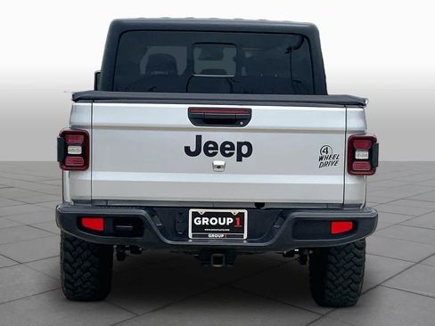 Used 2024 Jeep Gladiator Sport AWD/4WD image 9