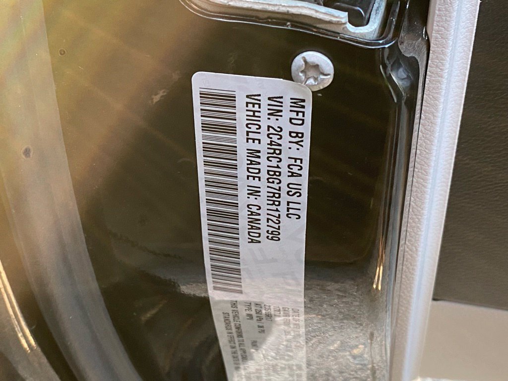 Used 2024 Chrysler Pacifica Touring-L FWD image 11