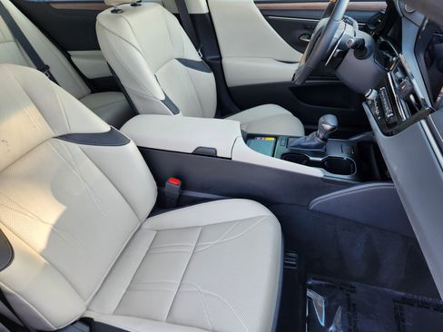 Used 2024 Lexus ES 350 w/ Luxury Package image 16