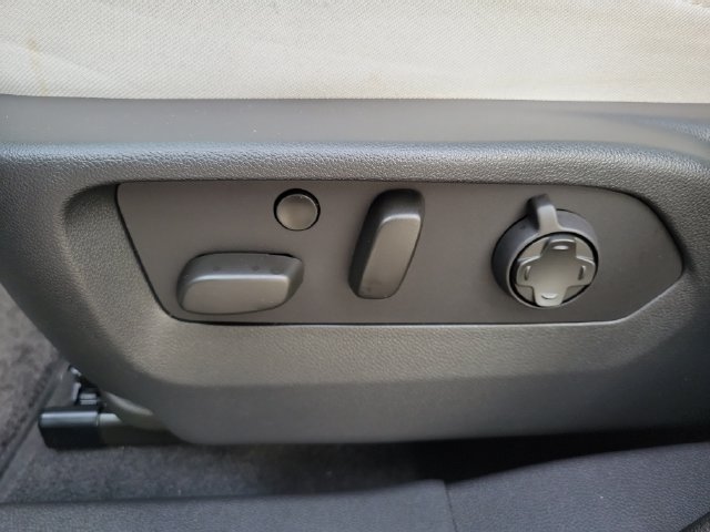 Used 2024 Buick Envision Avenir AWD/4WD image 13