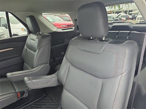 Used 2025 Ford Explorer Active w/ Active Comfort Package image 14