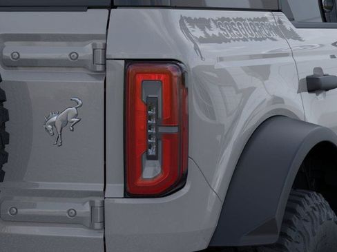 New 2026 Ford Bronco Badlands w/ Sasquatch Package AWD/4WD image 23