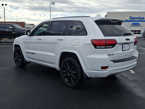 Used 2020 Jeep Grand Cherokee Altitude AWD/4WD image 4