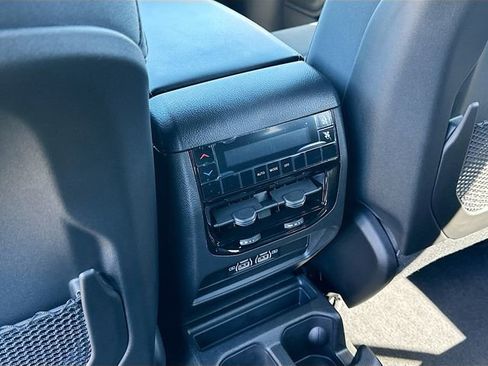 New 2025 Jeep Grand Cherokee L Laredo image 17