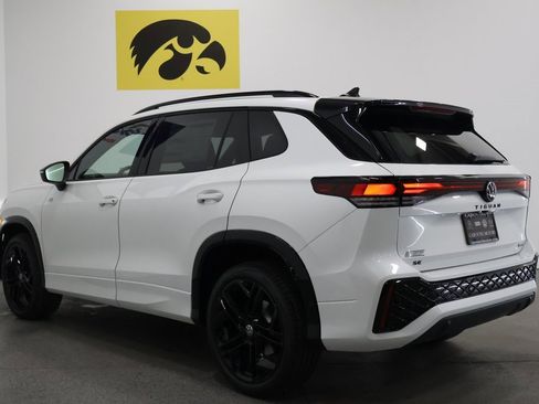 New 2026 Volkswagen Tiguan SE R-Line image 9