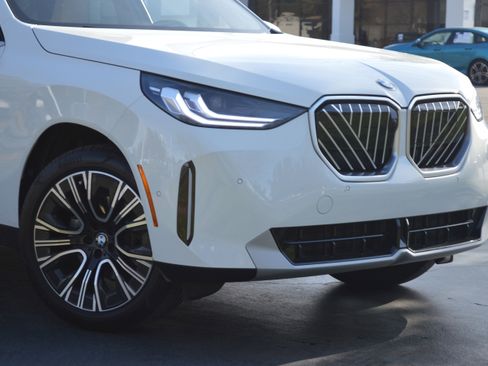 Used 2026 BMW X3 xDrive30 w/ Premium Package image 2