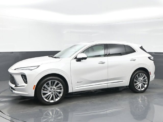 Used 2025 Buick Envision Avenir AWD/4WD image 2