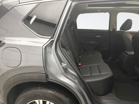 Used 2023 Nissan Rogue SV w/ SV Premium B Package image 18