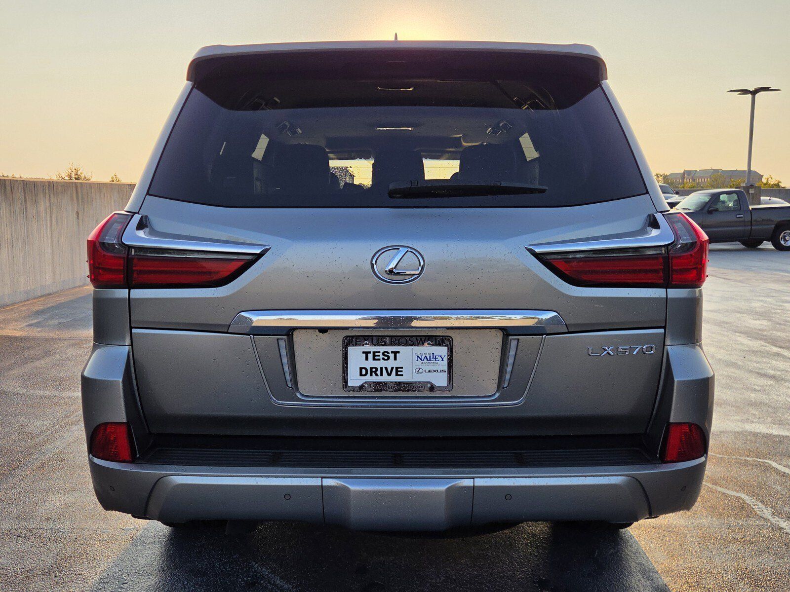 Used 2021 Lexus LX 570 4WD w/ Luxury Package image 4