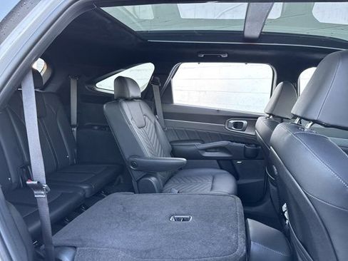Used 2025 Kia Sorento SX Prestige image 16