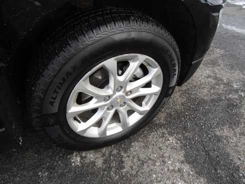 Used 2021 Chevrolet Equinox LS image 32