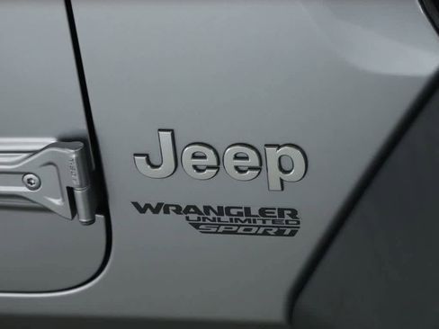 Used 2018 Jeep Wrangler Unlimited Sport S image 11