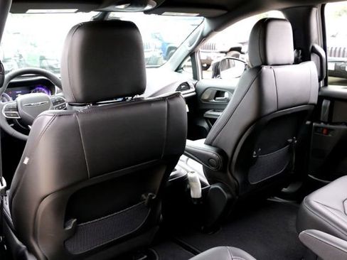 New 2026 Chrysler Voyager LX image 17