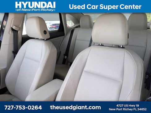 Used 2019 Volkswagen Jetta SEL w/ Cold Weather Package image 7