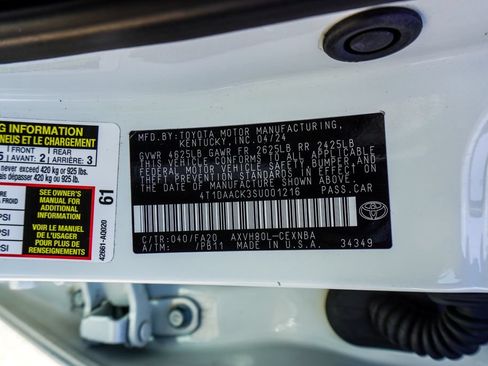 Used 2025 Toyota Camry LE FWD image 39