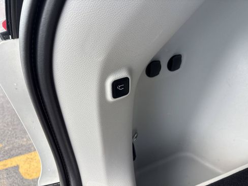 Used 2021 Jeep Cherokee Latitude Lux w/ Comfort/Convenience Group FWD image 12