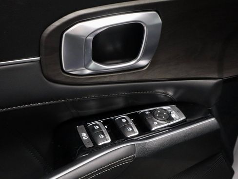 Used 2025 Kia Sorento SX image 25