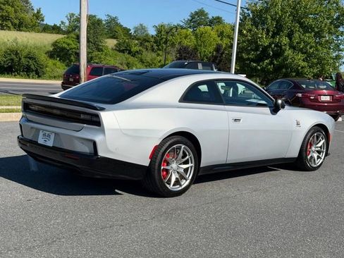 Used 2024 Dodge Charger Daytona Scat Pack w/ Plus Group AWD/4WD image 15