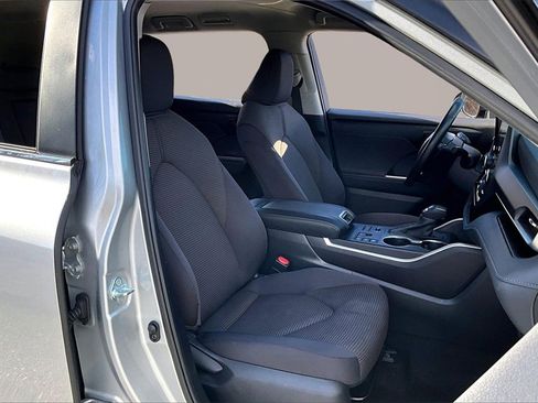 Used 2024 Toyota Highlander LE image 27