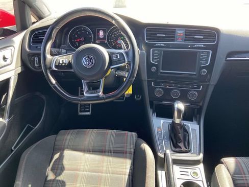 Used 2017 Volkswagen Golf 4-Door FWD image 13