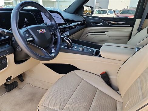 Used 2023 Cadillac Escalade Premium Luxury image 13