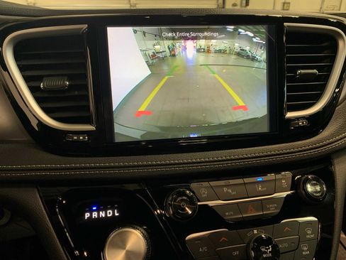 New 2026 Chrysler Pacifica Select image 5