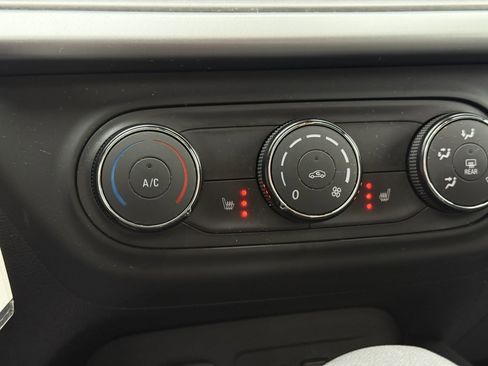 Used 2024 Chevrolet Trax RS w/ Driver Confidence Package image 18