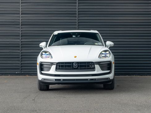 Certified 2026 Porsche Macan image 11