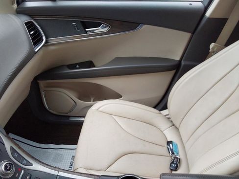 Used 2016 Lincoln MKX Reserve w/ Climate Package image 13