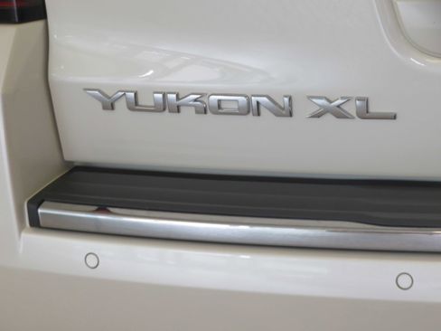 Used 2015 GMC Yukon XL Denali w/ Touring Package AWD/4WD image 72
