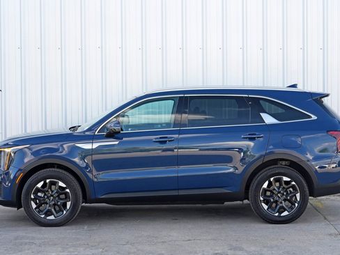 Used 2024 Kia Sorento S w/ Panoramic Sunroof Package image 45