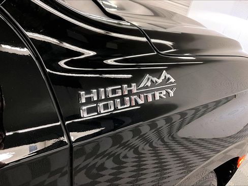 Used 2024 Chevrolet Suburban High Country AWD/4WD image 36