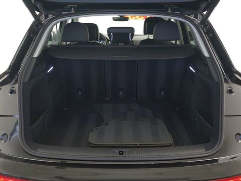 Used 2023 Audi Q5 2.0T Premium w/ Convenience Package image 12