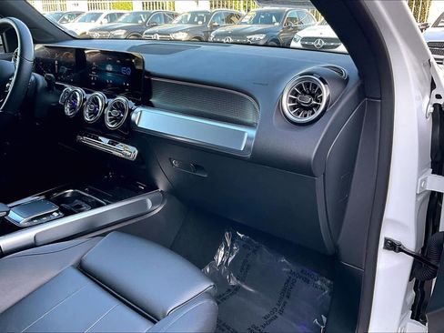 Used 2023 Mercedes-Benz EQB 300 4MATIC w/ Exclusive Package image 18