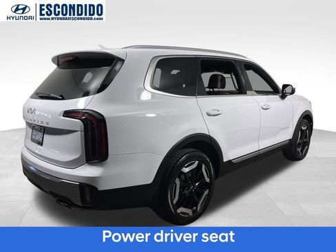 Used 2023 Kia Telluride EX w/ EX Captain's Chair Package image 6