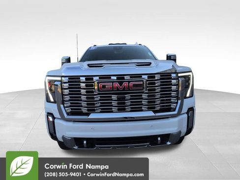 Used 2025 GMC Sierra 3500 Denali AWD/4WD image 8